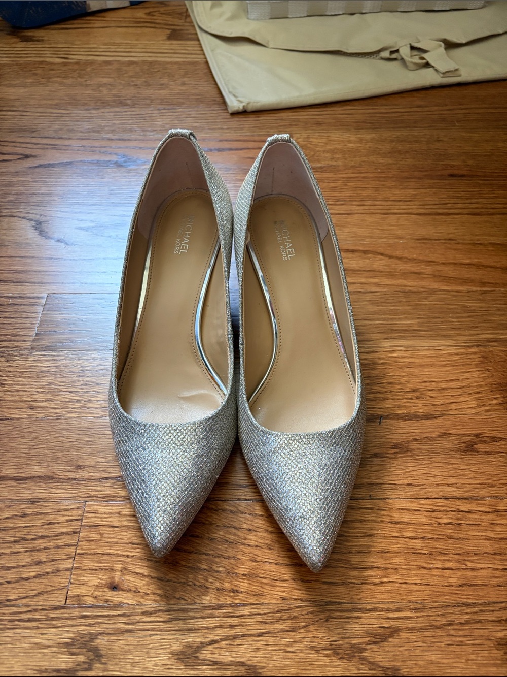 Michael Kors Glitter Silver Pointed Pump